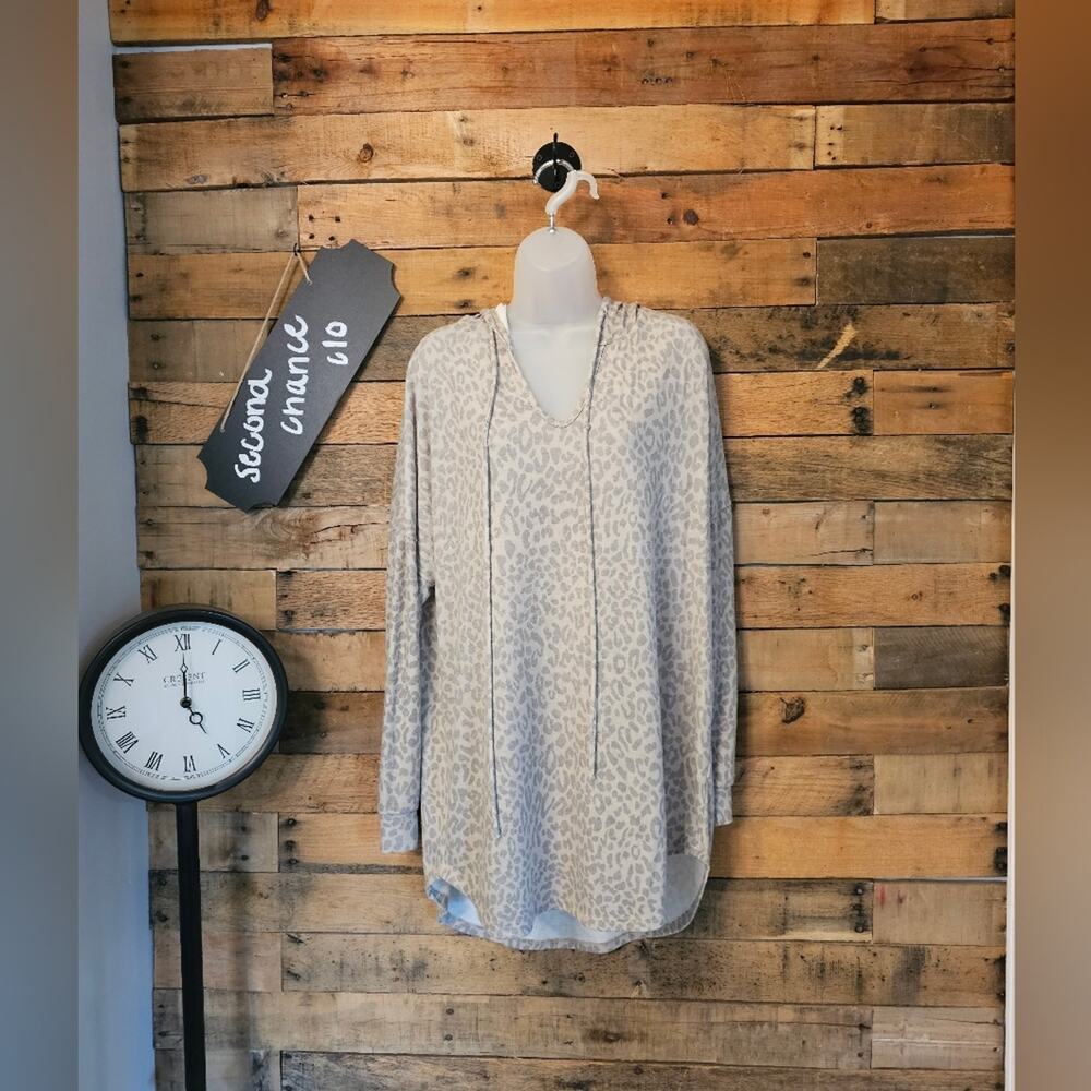 First Love women's sand and gray animal print hooded tunic top size m/l